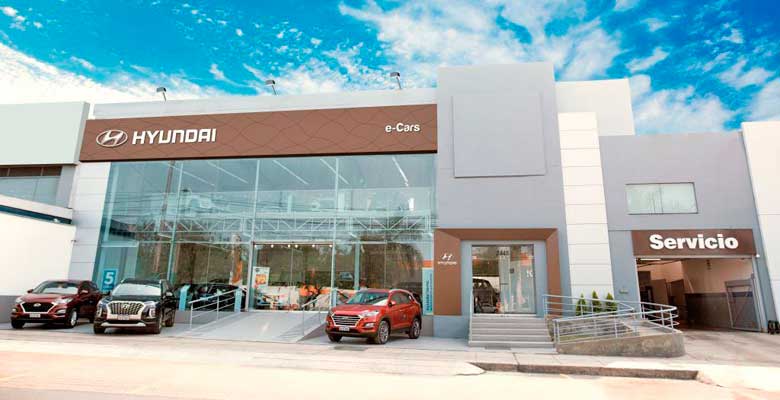  Hyundai inaugura nueva tienda con concesionario E-CARS