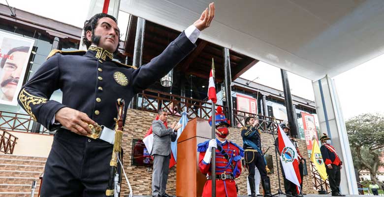 Conoce la estatua hiperrealista de José de San Martín