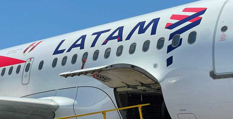 Avión solidario LATAM aterrizó en Piura con vacunas COVID-19