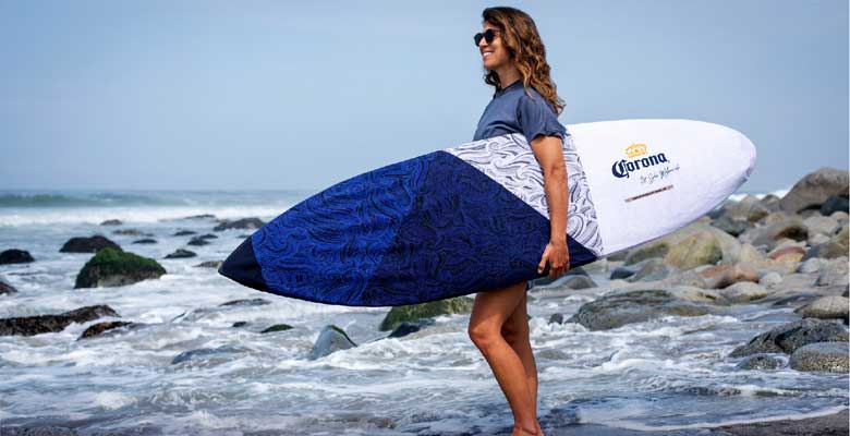 Corona lanza colaboración con la surfista Sofía Mulánovich