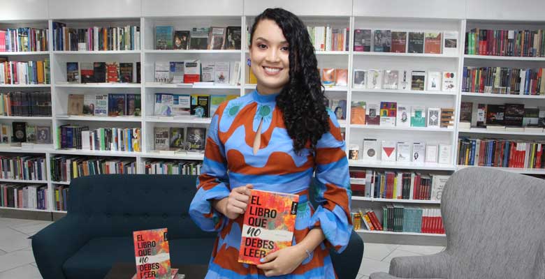 Alejandra Fernández presenta El libro que no debes leer