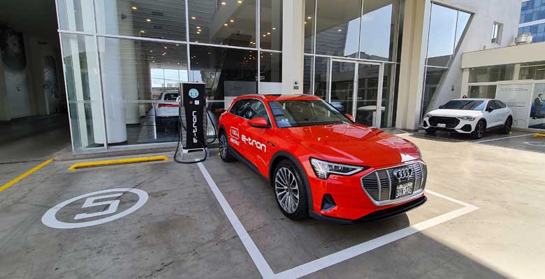 Audi Zentrum Derby con sistema de carga rápida para vehículos eléctricos