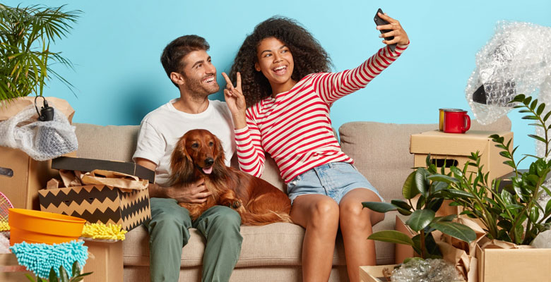 Selfie Pareja Perro