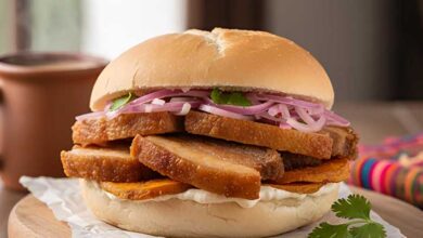 Pan con Chicharrón