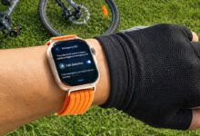 ¿Cómo activar la detección de caídas y los contactos de emergencia? Para que todo lo anterior funcione, primero se debe activar la función de Emergencia SOS: Ingresar a los Ajustes de la HUAWEI WATCH FIT 5 Series. Seleccionar la opción de Emergencia SOS. Activar la función de Detección de caídas. Para establecer los contactos de emergencia: Abrir la aplicación HUAWEI Health. Ir a la pestaña Yo > Perfil > Información de emergencia > Contactos de emergencia. Añadir los contactos manualmente o importarlos desde la lista de contactos del teléfono. Cabe recordar que, para que la HUAWEI WATCH FIT 5 Series pueda realizar la llamada a los contactos o a servicios de emergencia, es necesario que el reloj esté conectado por Bluetooth al smartphone. Una caída puede pasarle a cualquiera, en cualquier momento. La diferencia entre un susto y una tragedia muchas veces está en qué tan rápido llega la ayuda, y llevar la HUAWEI WATCH FIT 5 Series en la muñeca es una forma de inclinar esa balanza a favor del usuario. Para conocer más sobre las características y funcionalidades de los dispositivos de HUAWEI, los usuarios pueden visitar la HUAWEI Perú Store. Asimismo, puedes encontrar este y otros dispositivos HUAWEI en Hiraoka, Coolbox, Entel, Falabella, Ripley y Mercado Libre.