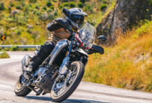 Motos